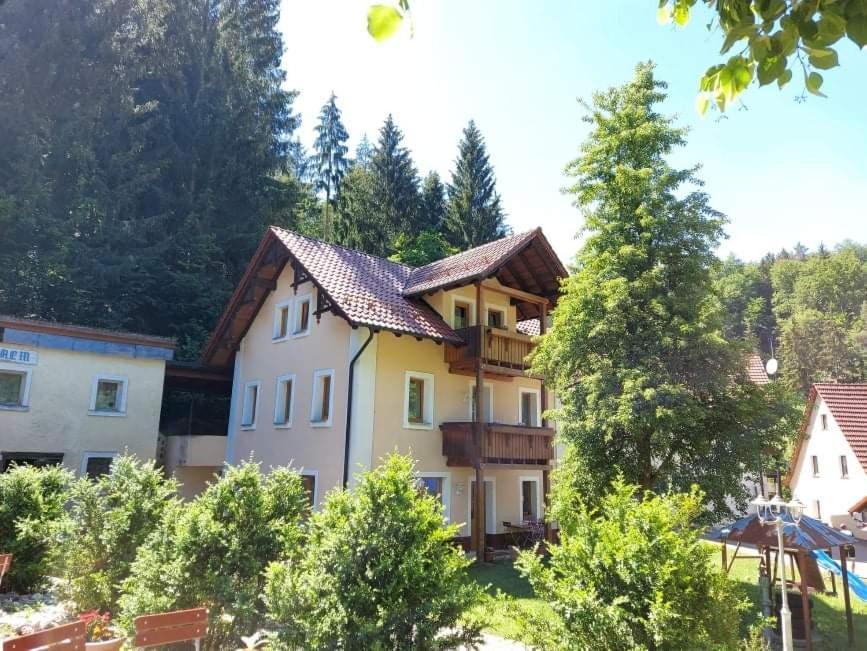 Gasthof Restaurant Jamas Hotel Pottenstein Kültér fotó
